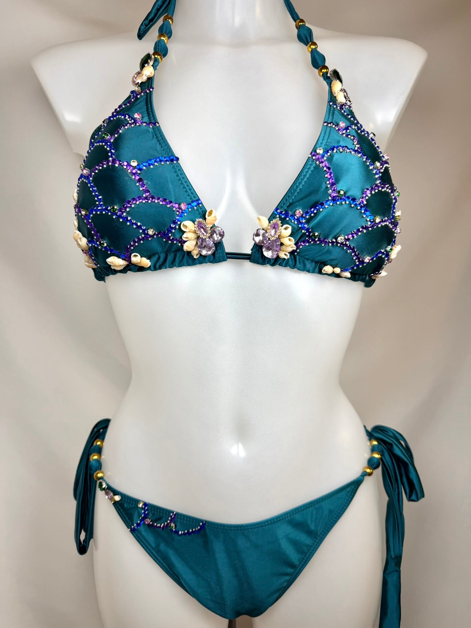 Leucosia bikini
