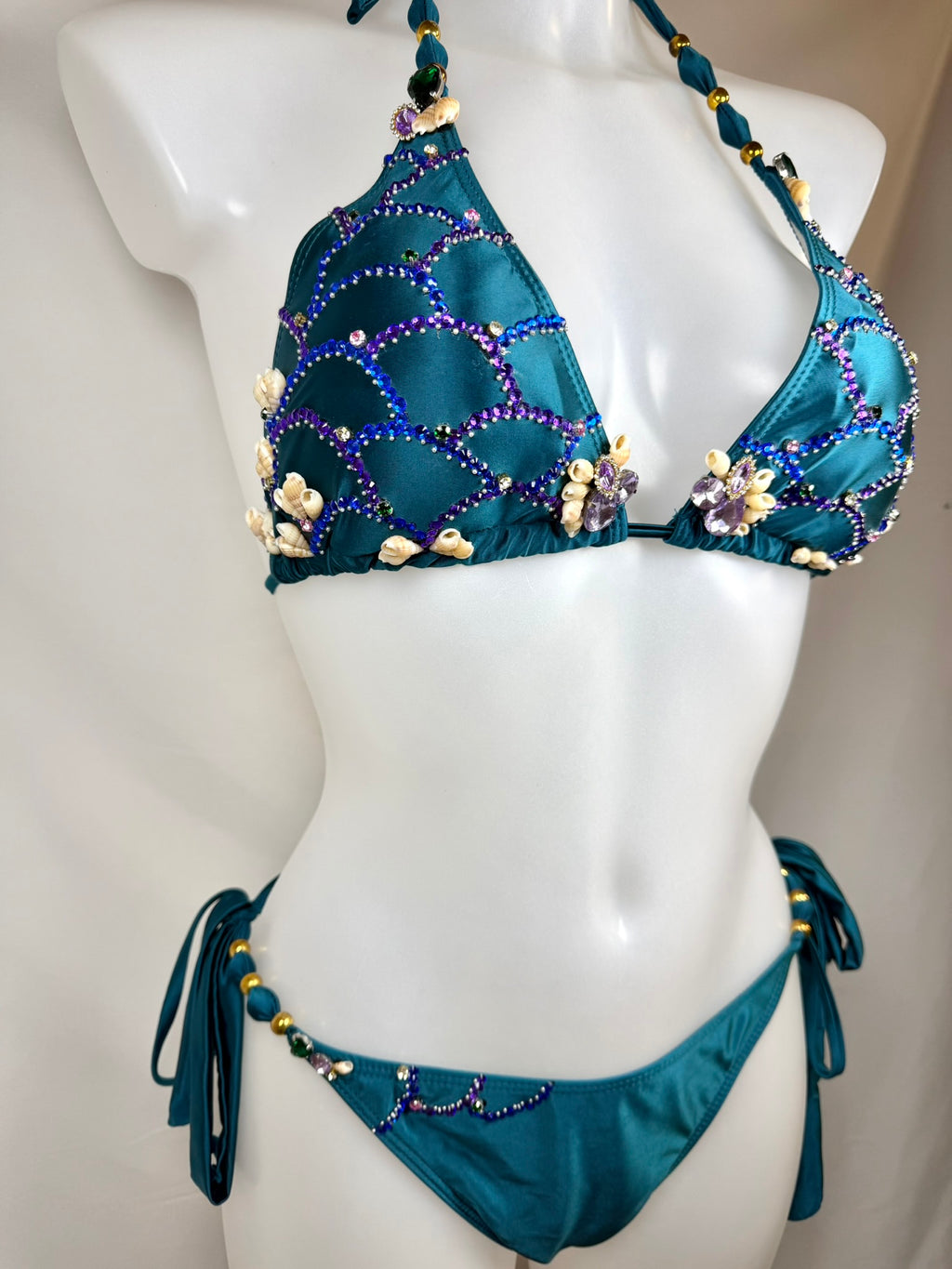 Leucosia bikini