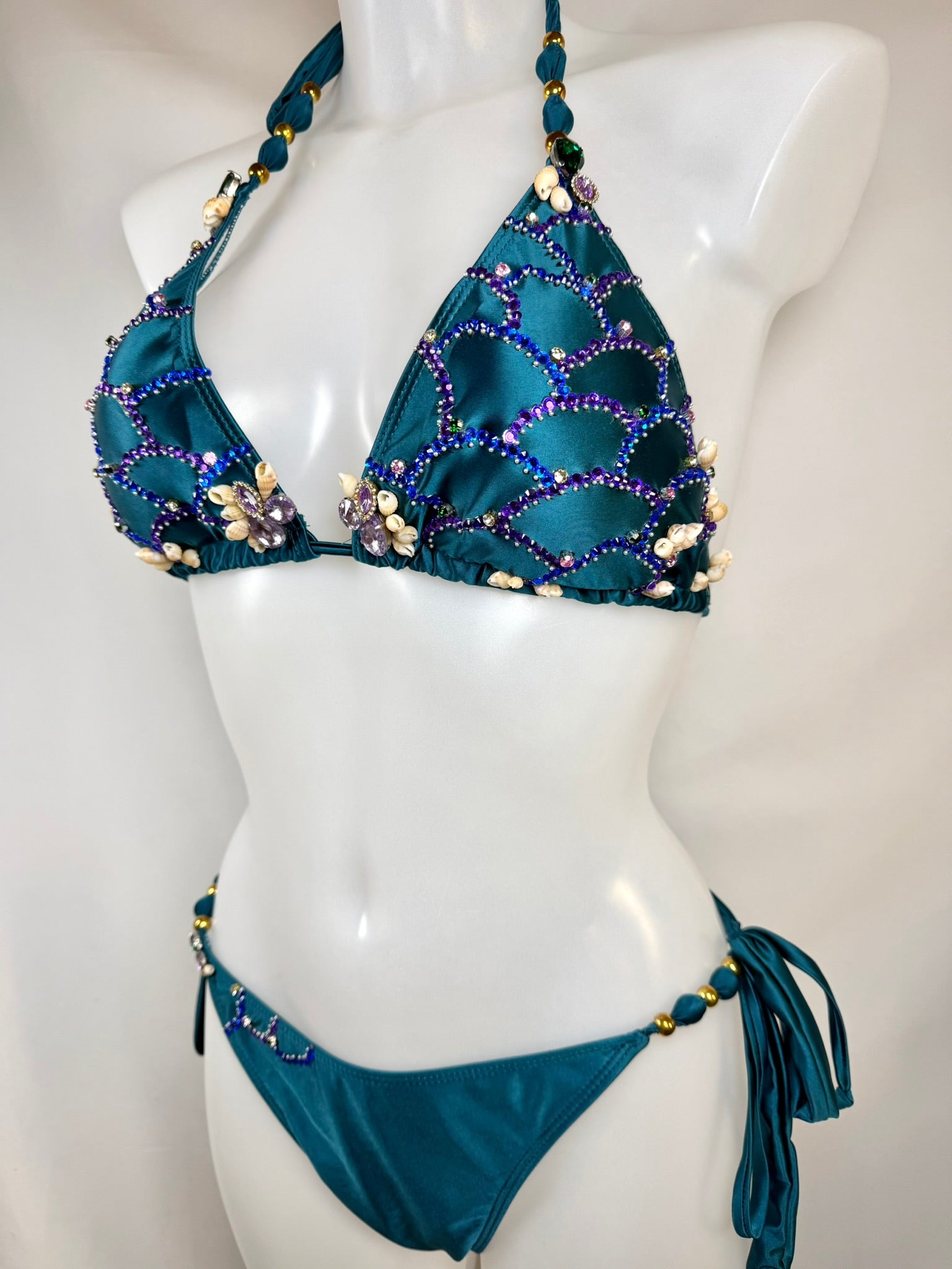 Leucosia bikini